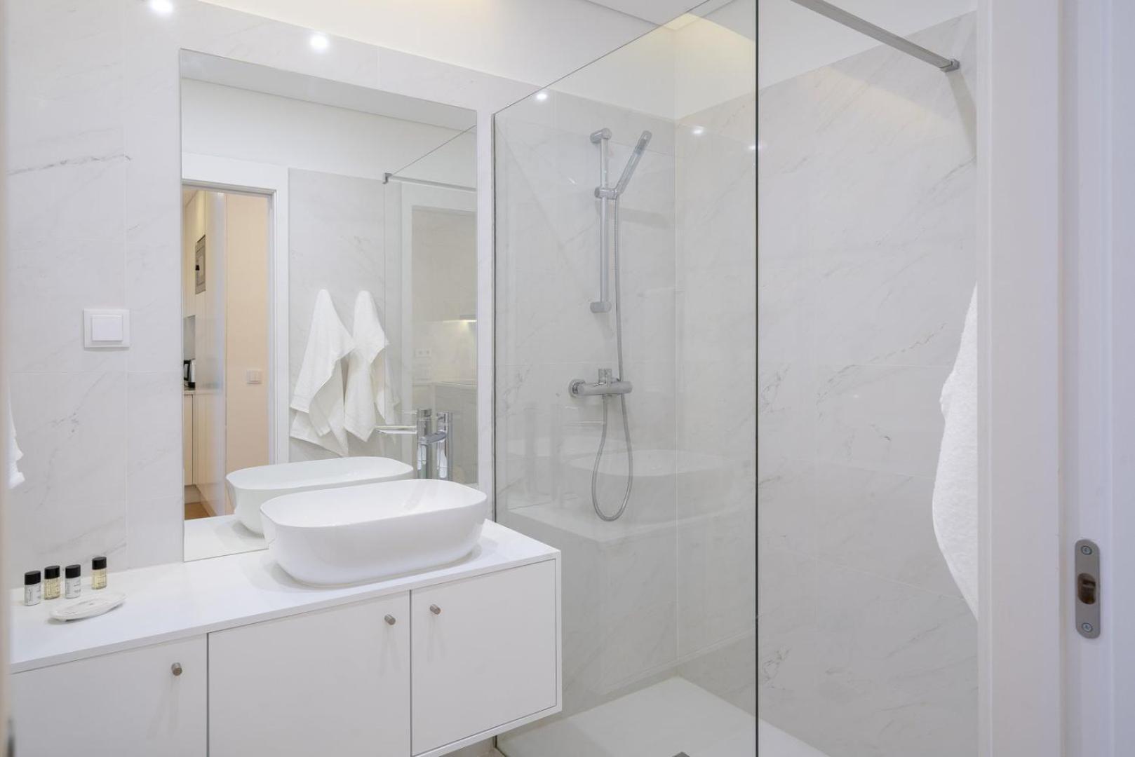 Guestready - Modern 2-Bedroom Apt In Cedofeita Porto Kültér fotó